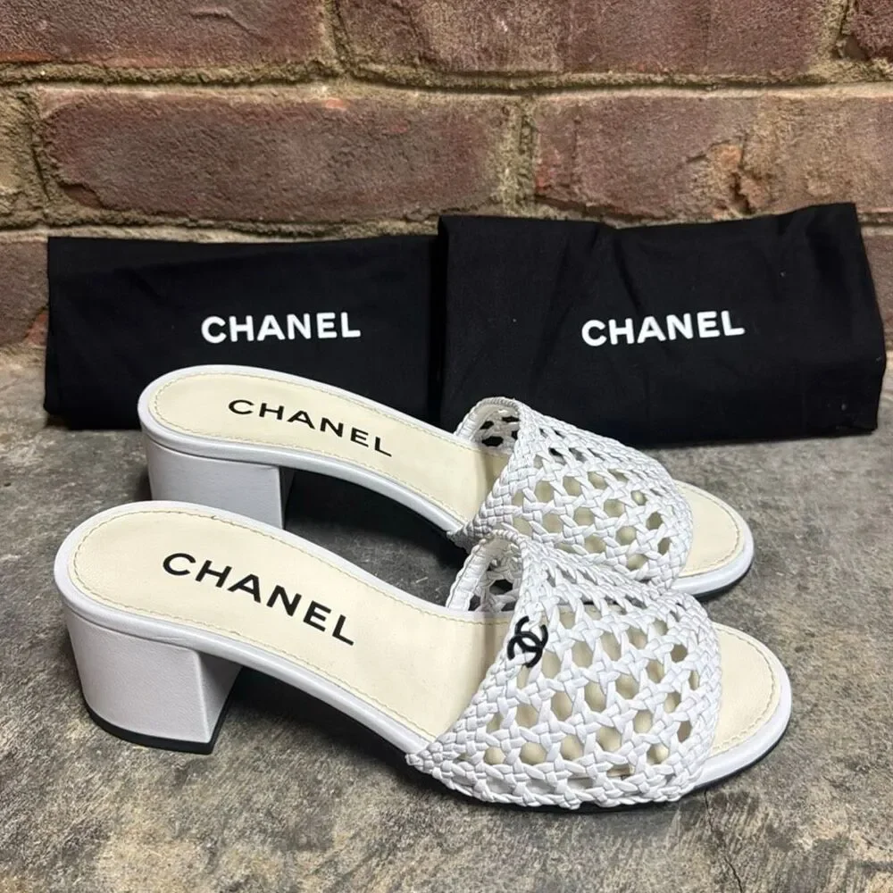 Authentic CHANEL 2021 White Woven Leather Interlocking CC Logo Slide Mules Size